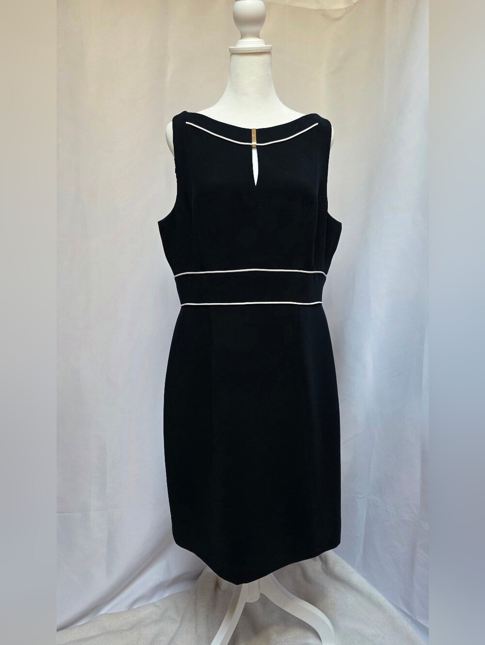 Tahari Arthur S. Levine Navy Blue Sheath Dress Size 12